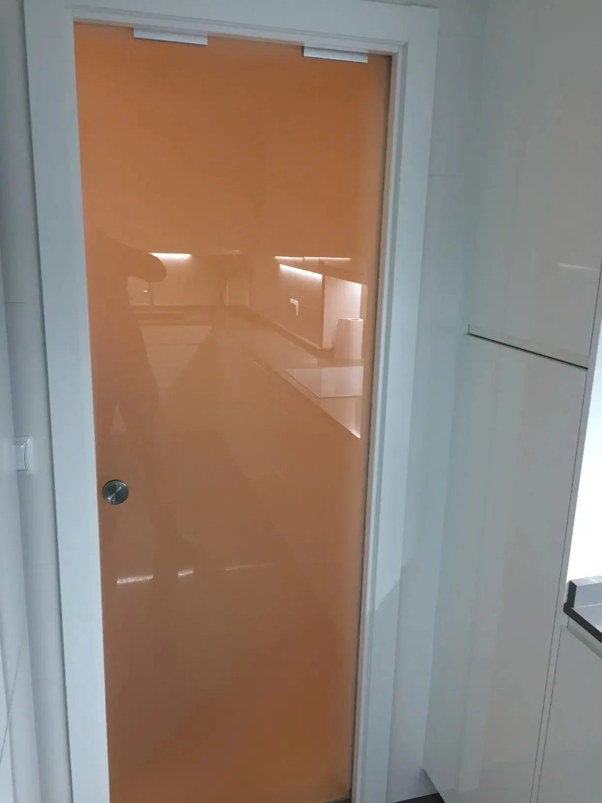 Sustitución e instalación de puertas de interior con cristal en viviendas de Valencia